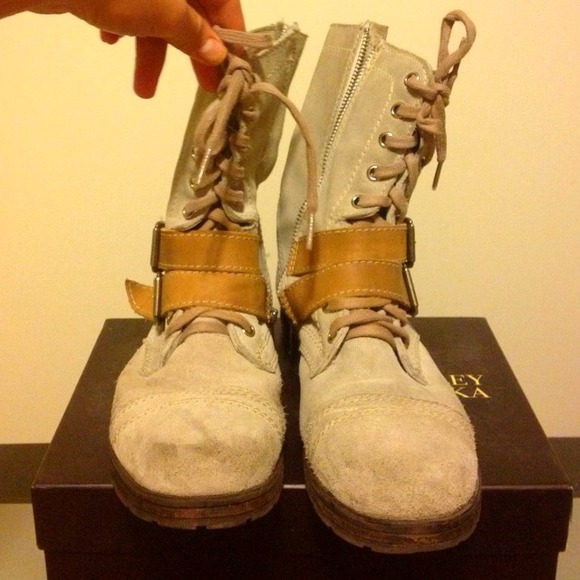 ✂❌PRICE CUT❌✂ Trendy combat boots - Picture 2 of 4