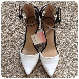 **BRAND NEW** Zara TRF Vamp Heels