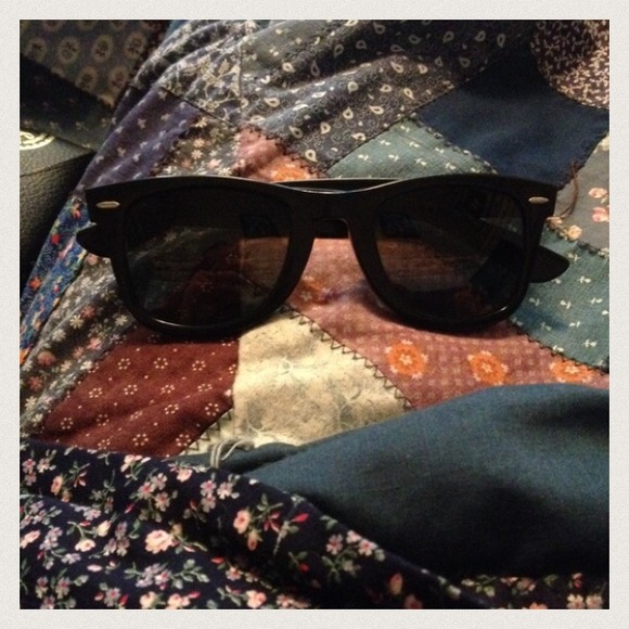 Original ray bans wayfarers black. Authentic