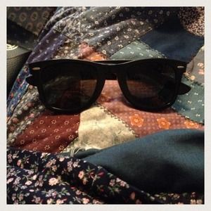 Original ray bans wayfarers black. Authentic