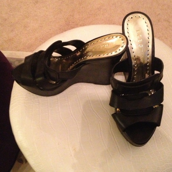 BCBG irls black platform heels. Sz 6 but run small - Picture 2 of 3