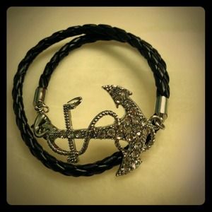 <3 HOST PICK 11/8 SimplyStylish 3 Anchor Bracelet!
