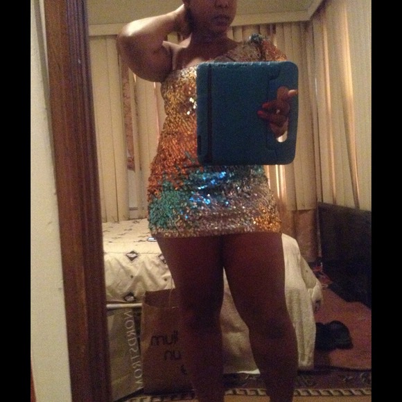 SEQUINS DRESS READY FOR NEW YEARS!! - Picture 2 of 4