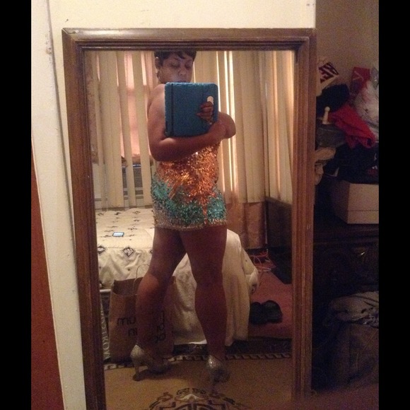 SEQUINS DRESS READY FOR NEW YEARS!! - Picture 3 of 4
