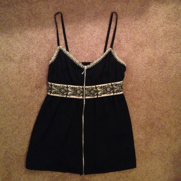 Xhilaration Tops - ✨Price Reduced✨Black Detailed Zip-up Cami