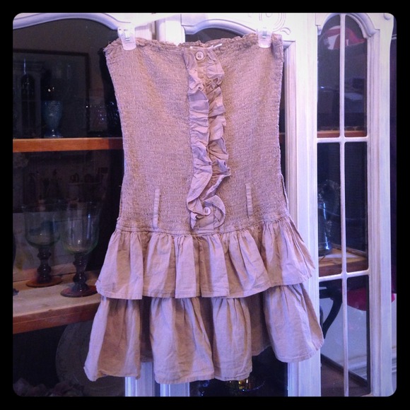 Super cute strapless ruffle dress!