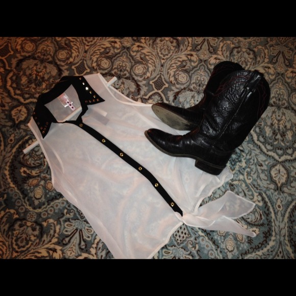 Super cute sleeveless top with studded collar - Picture 3 of 4