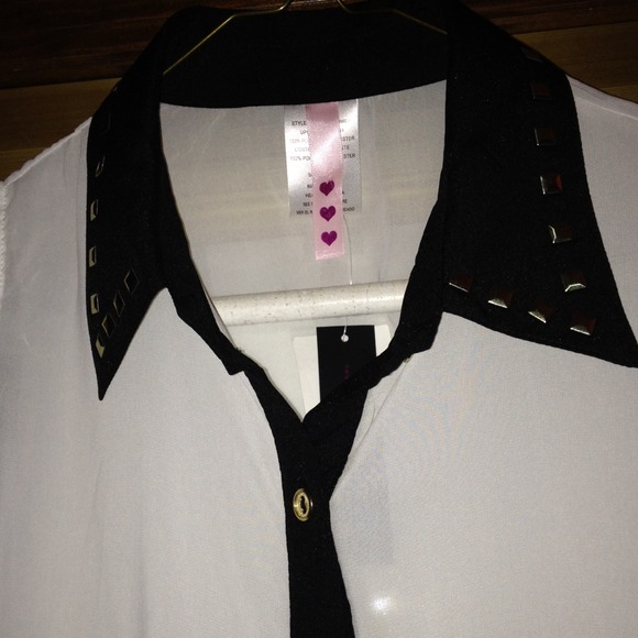 Super cute sleeveless top with studded collar - Picture 4 of 4