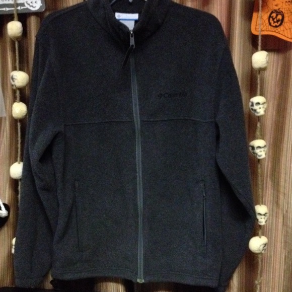 SOLD.........COLUMBIA FLEECE   CHARCOAL GRAY