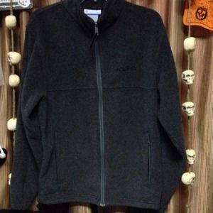 SOLD.........COLUMBIA FLEECE CHARCOAL GRAY
