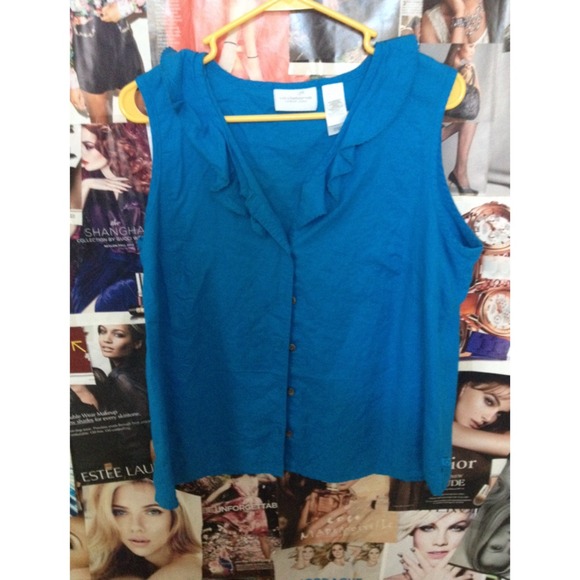 sleeveless collared sea blue top