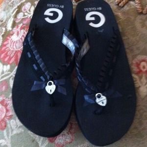 Guess heart flip flop