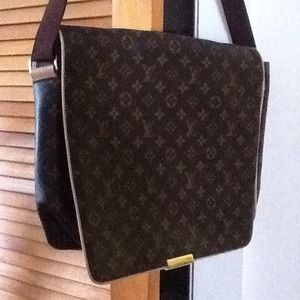 Excellent inspired Louis Vuitton messenger bag ,