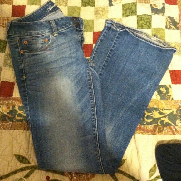 AEO artist jeans ON HOLD