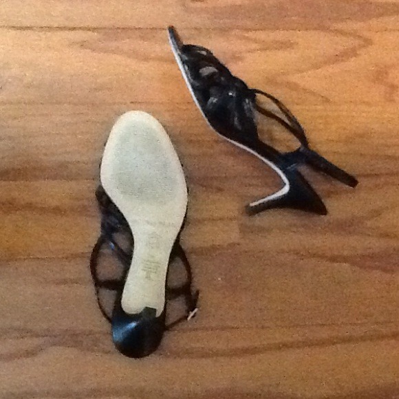 Black leather strappy sandal, 7 M. NWOT - Picture 3 of 3