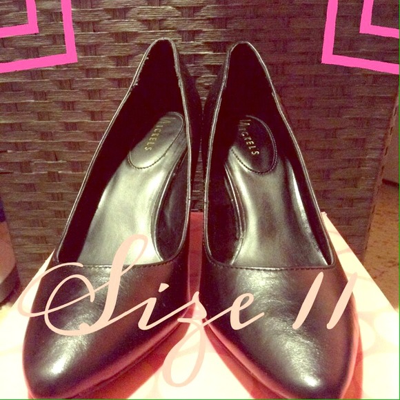 Bundle for red  slippers and Black Pumps SZ 11