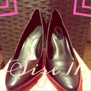 Bundle for red  slippers and Black Pumps SZ 11