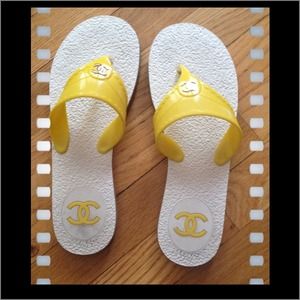 Pre-Owned Chanel slippers