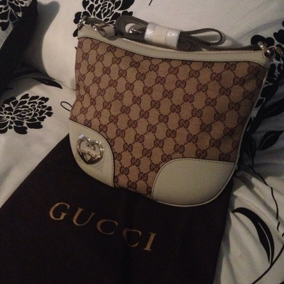 😀sold😀Authentic Gucci Cross Body Brand New
