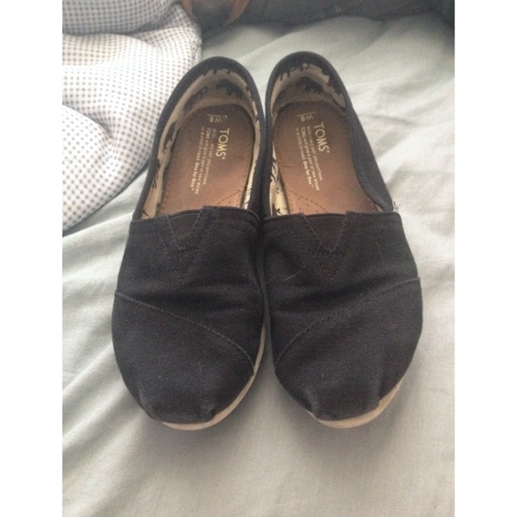 black toms