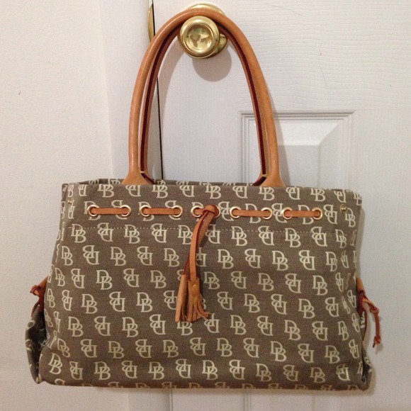 Dooney and Bourke 💯aunthentic