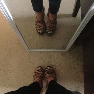 Pour La Victoire Leapord Print Strappy Heel