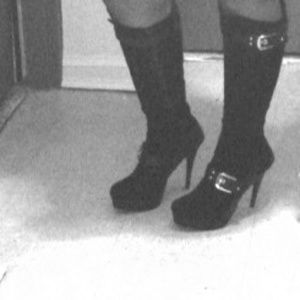 Black heel boots