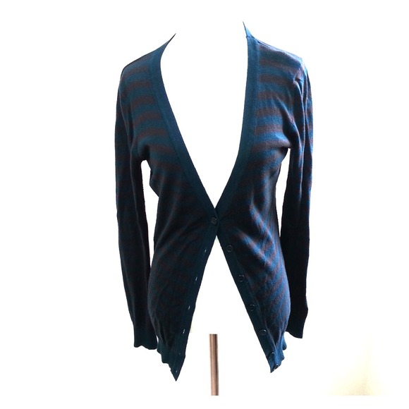 Light weight sweater.... Perfect for fall