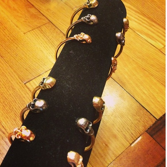 Skull Bangle - Picture 2 of 2