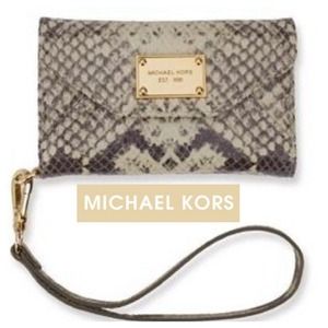 Michael Kors iPhone4/S Wristlet