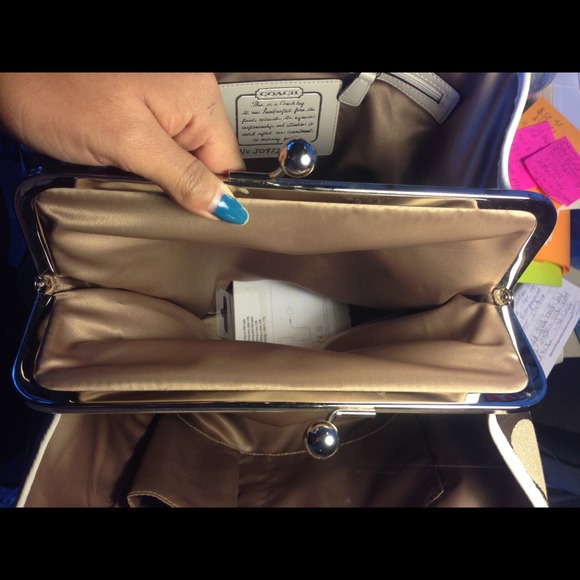 💢SOLD!💢Coach signature stripe carryall satchel - Picture 2 of 4