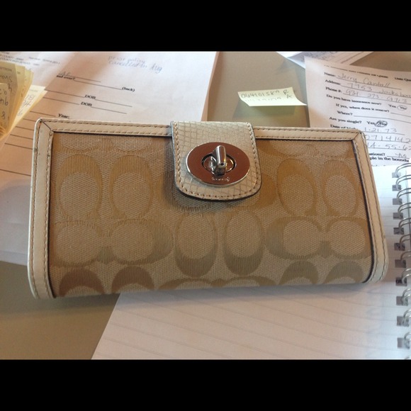 💢SOLD!💢Coach signature stripe carryall satchel - Picture 3 of 4