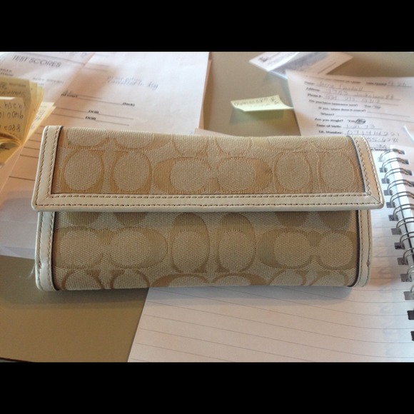 💢SOLD!💢Coach signature stripe carryall satchel - Picture 4 of 4