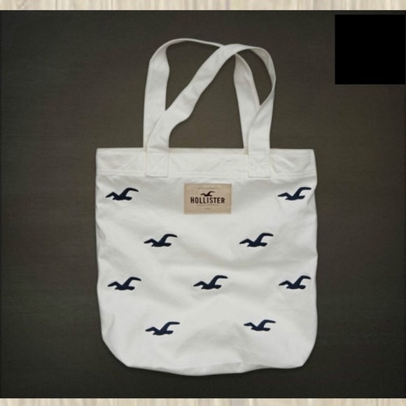 ❌SOLD❌White with Navy birds Hollister Tote