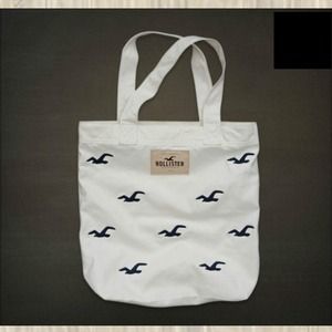 ❌SOLD❌White with Navy birds Hollister Tote