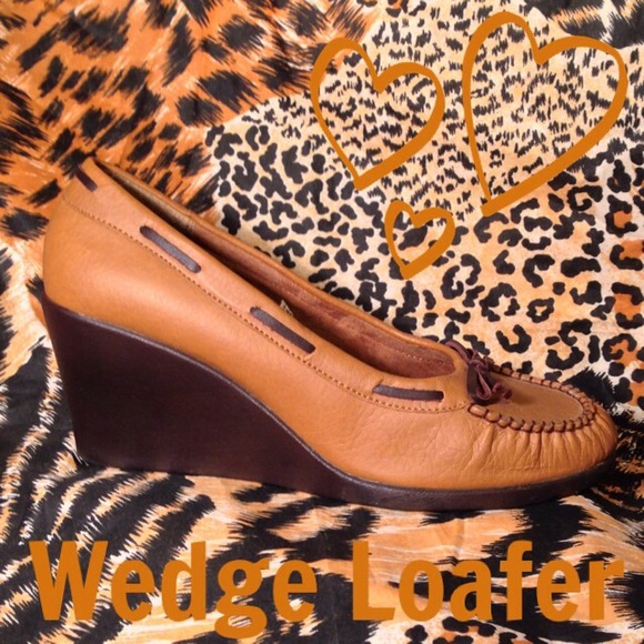 🚫SOLD🚫#153 Cute brown wedge loafers sz 9