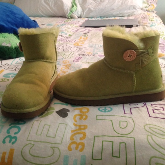 Green bailey button uggs new