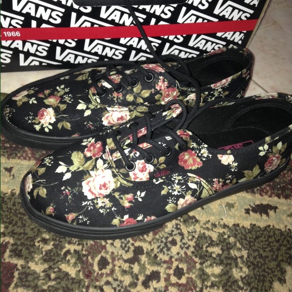 Floral vans 🌸