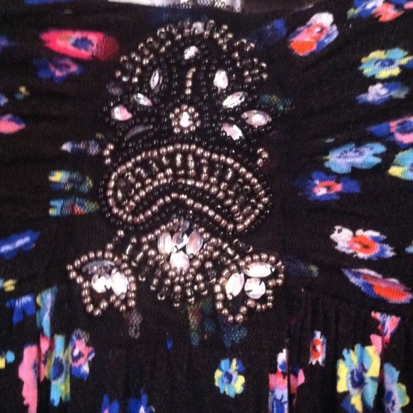 Beaded floral strapless top - Picture 2 of 3