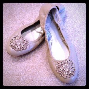 Tan Tahari Flats!!