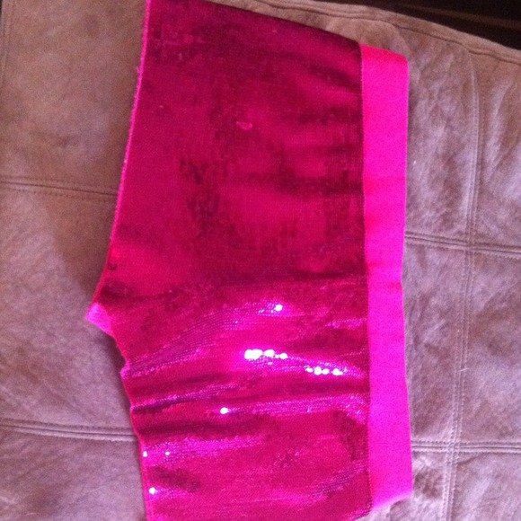 Shorts - Picture 2 of 3