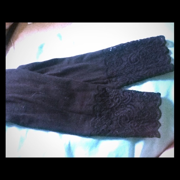 Black legging with lace cuff