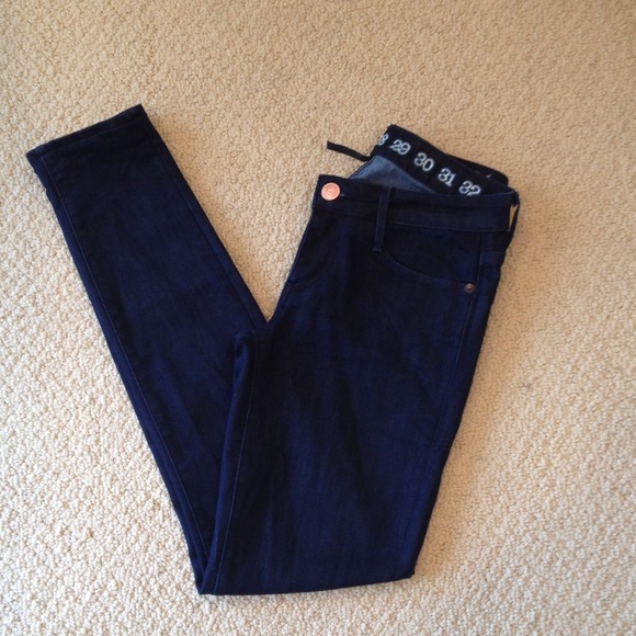 🎉HP🎉 Earnest Sewn Jeans