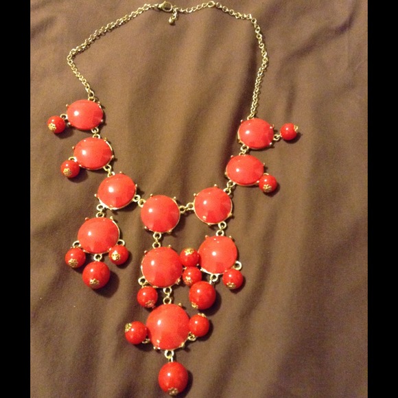 ⛔️UNAVAILABLE ⛔️Bubble necklace in red.