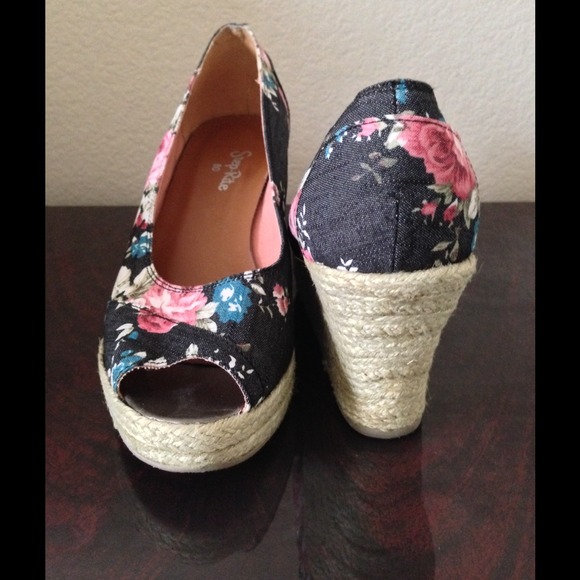 Wedges heels