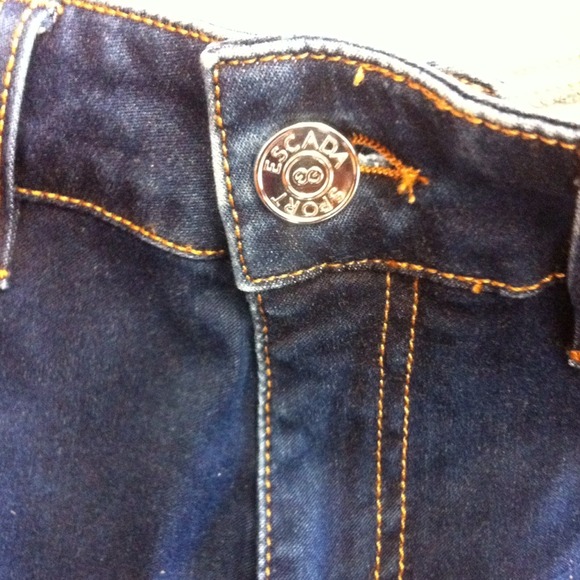 SOLD LOCALLY 🎉Host Pick🎉Ecsada Sport Jeans - Picture 4 of 4