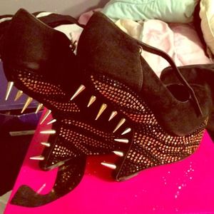 Black Spiked Heelless Wedges