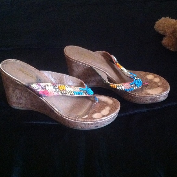 Soda sandles size 8.