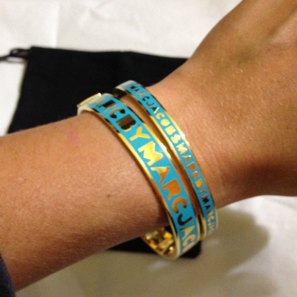 NWT Marc by Marc Jacobs Aqua/Gold wide bangle - Picture 4 of 4