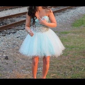 Size 2 no alterations Terani prom dress.